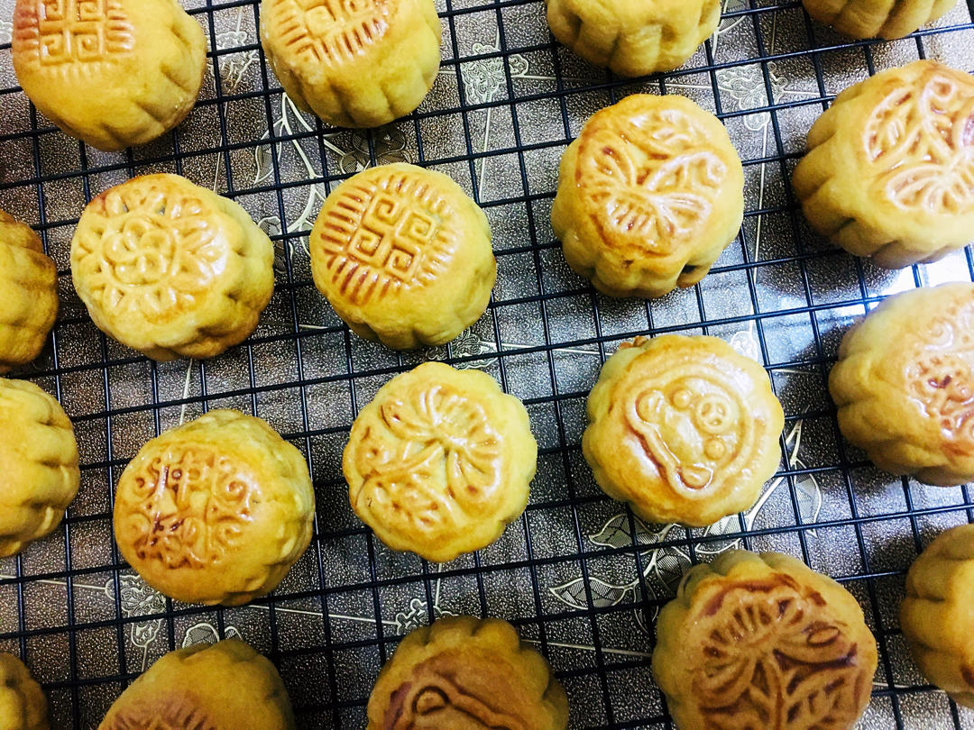 广式月饼—蛋黄莲蓉月饼