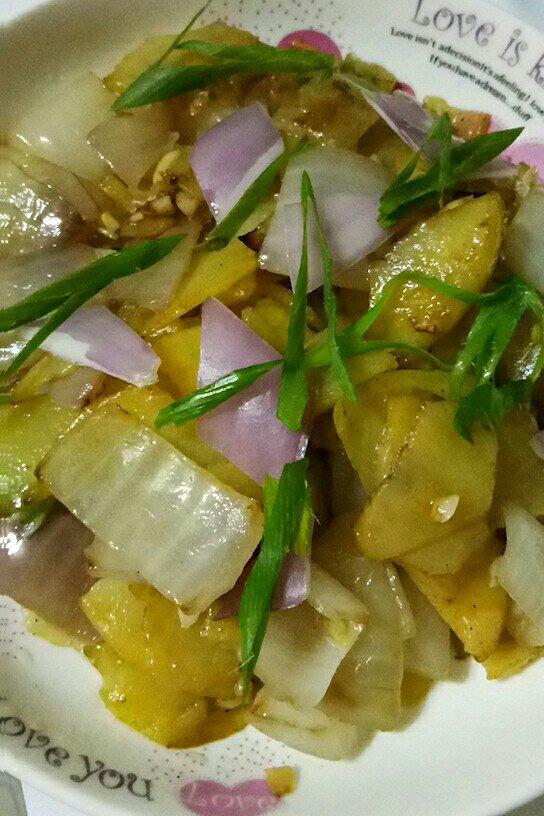 边吃边流泪的「孜然土豆片」