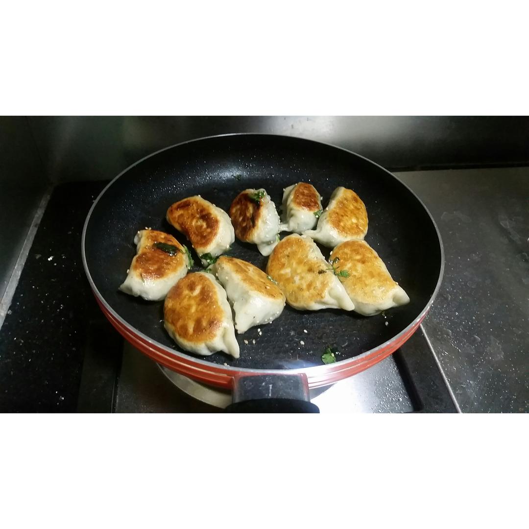 早餐来一锅香脆的生煎饺子