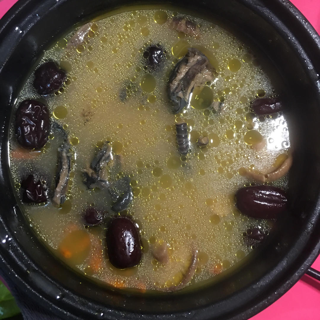 枸杞红枣乌鸡汤