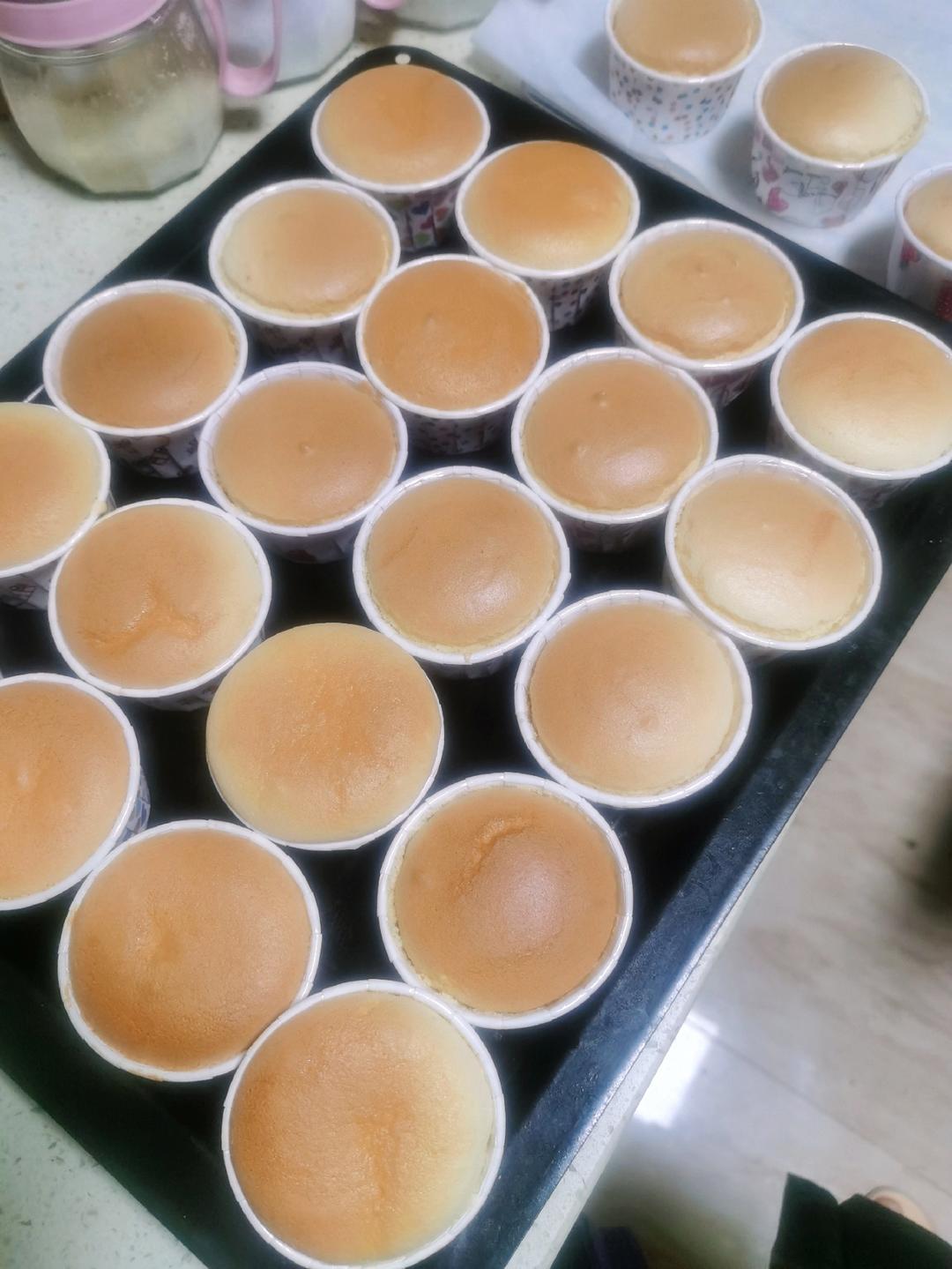 纸杯蛋糕，绝对不塌不裂，百分百成功四段式烘烤方法，不私藏无保留