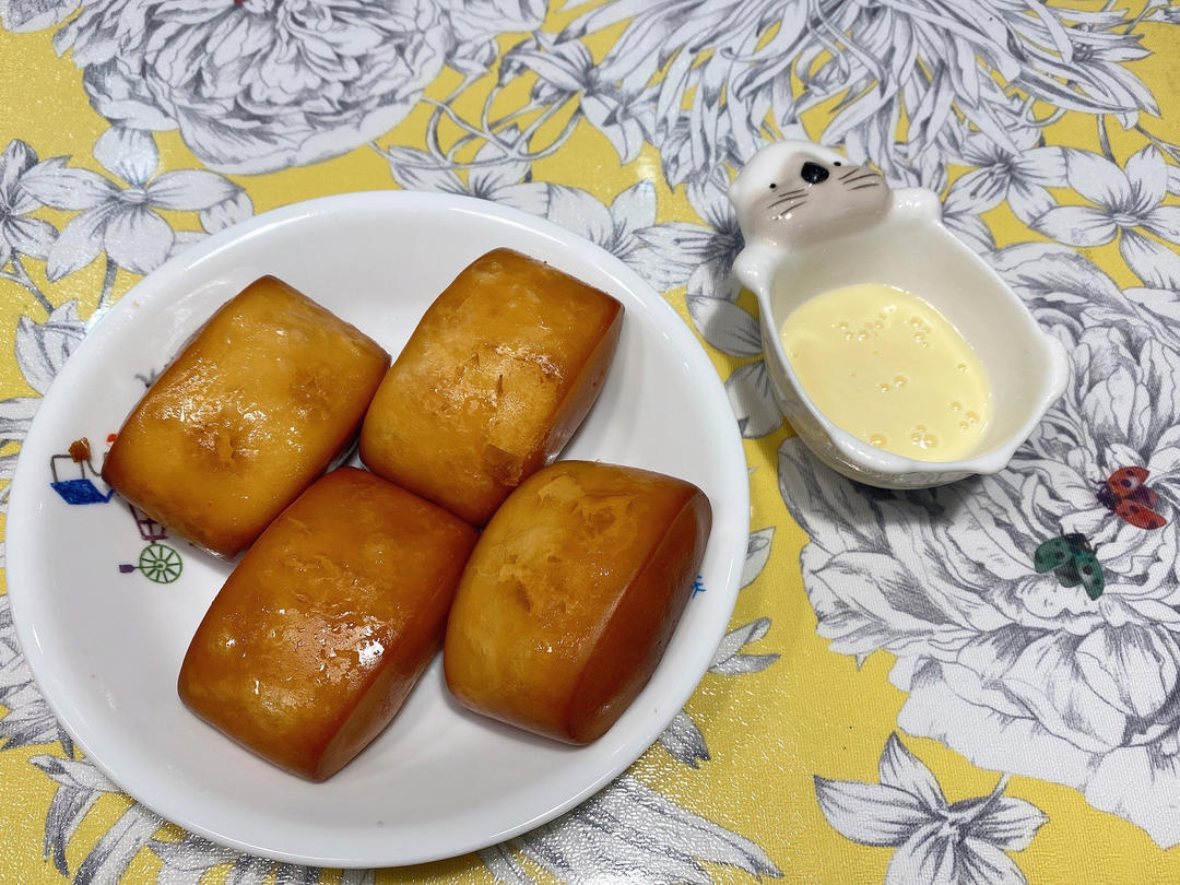 金银馒头蘸炼乳
