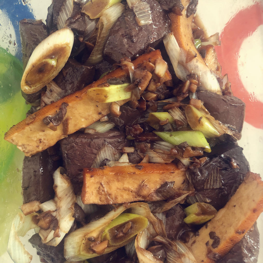 大葱冒鸭血（炒鸭血）