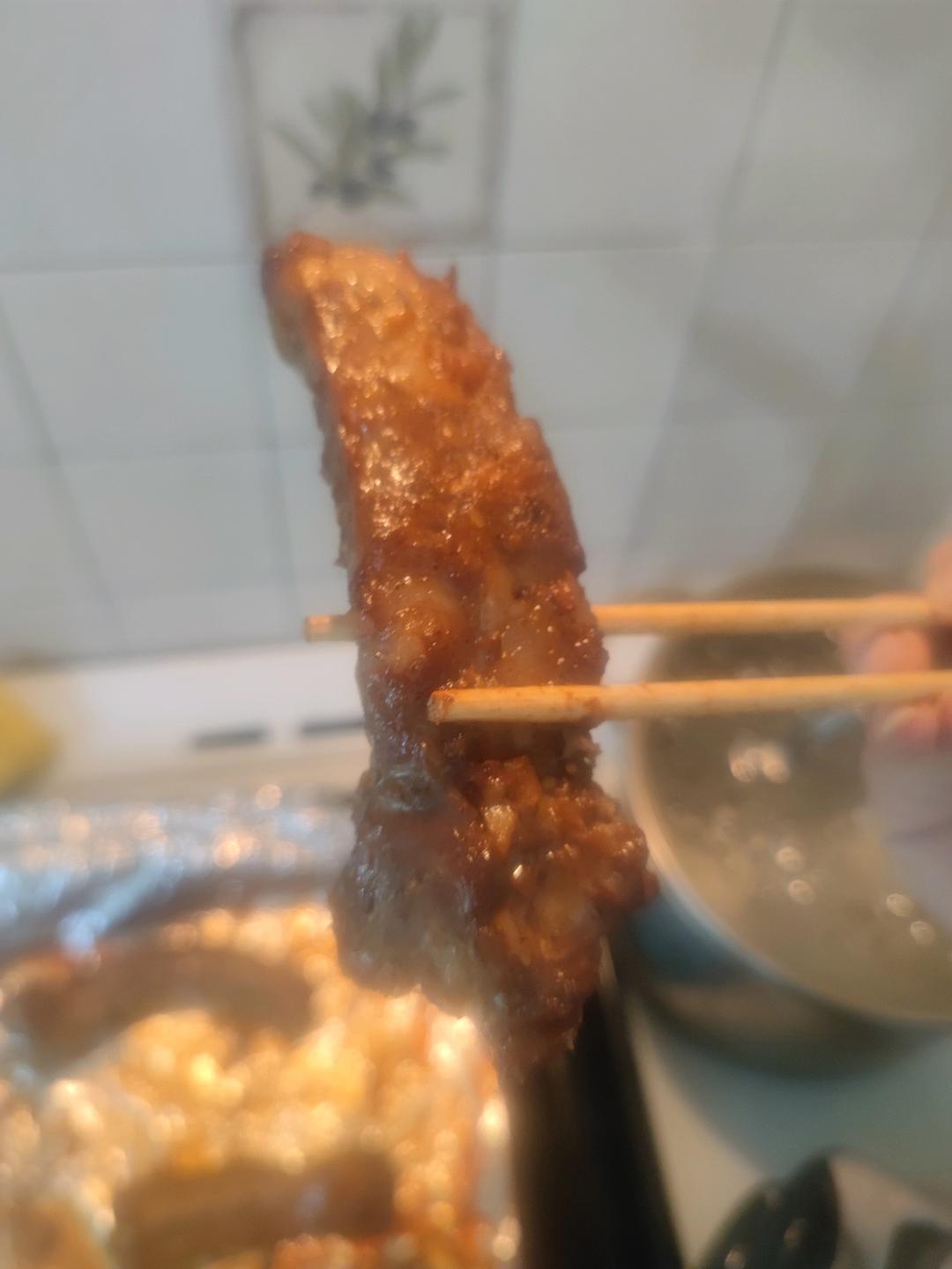 外焦里嫩！好吃到舔手指的蒜香烤排骨