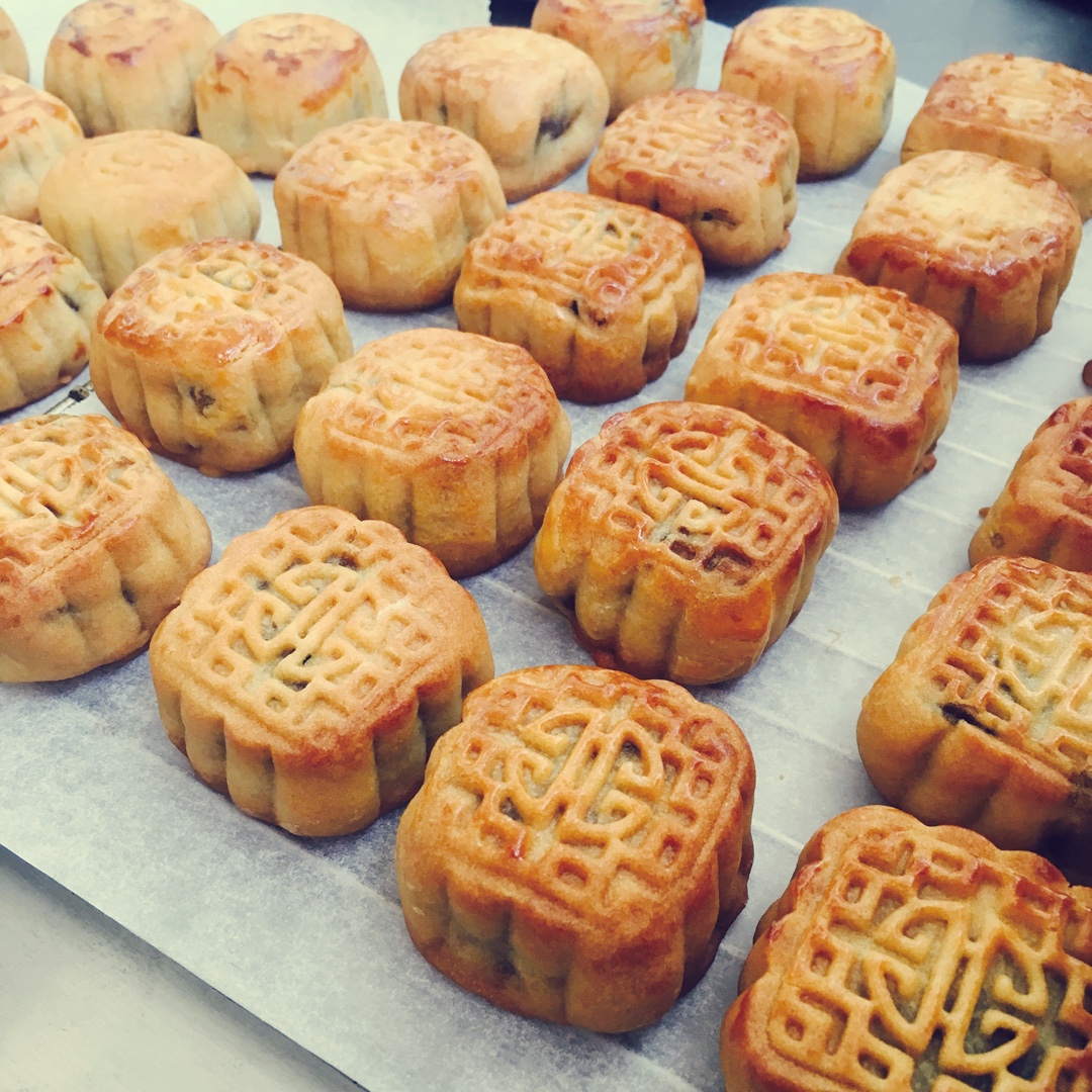 广式月饼—蛋黄莲蓉月饼