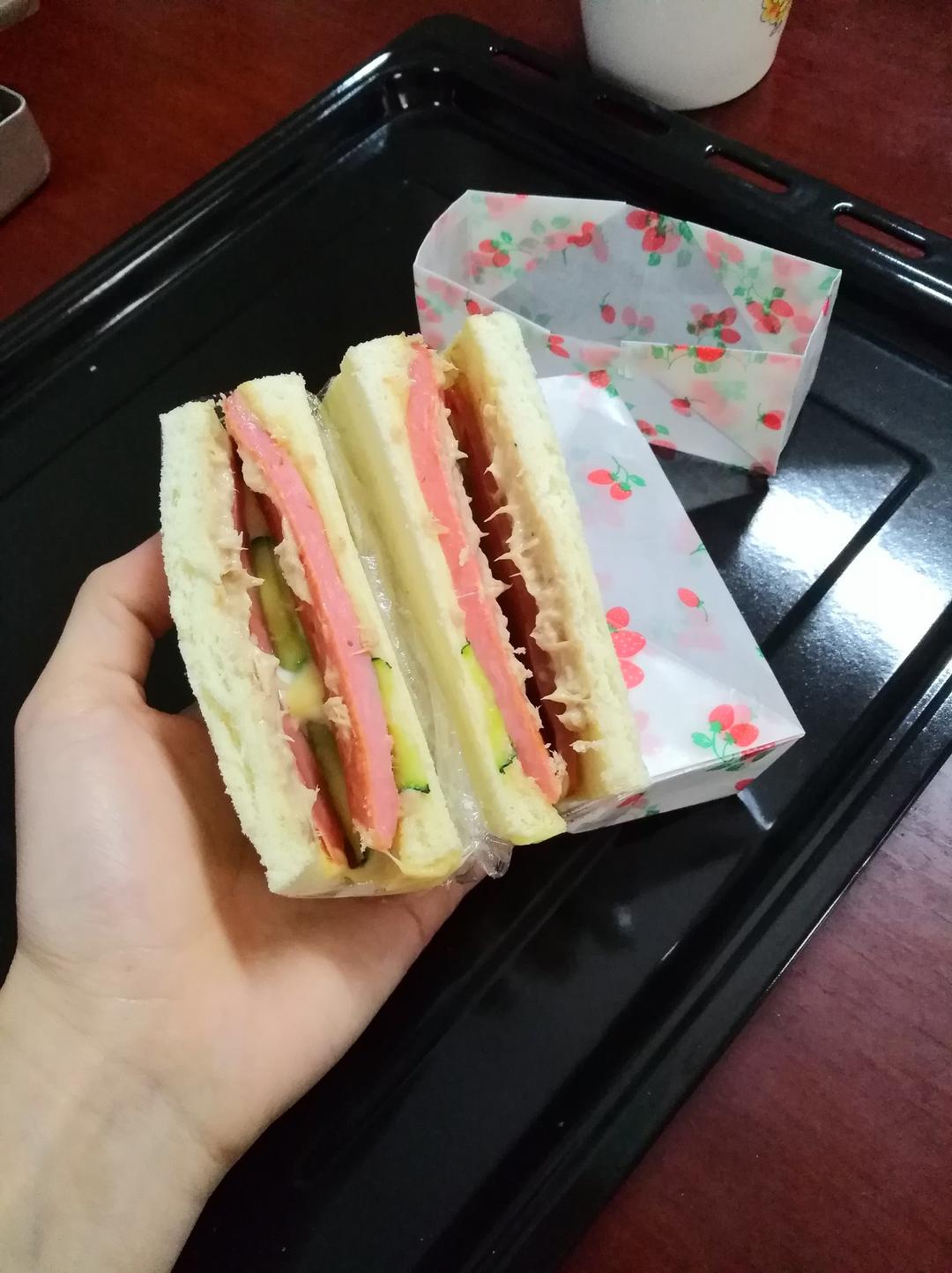 《Tinrry下午茶》教你做吞拿鱼三明治