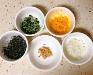 【万圣节】卡哇伊饭团🍙(南瓜&黑芝麻&肉松&菠菜)的做法 步骤4