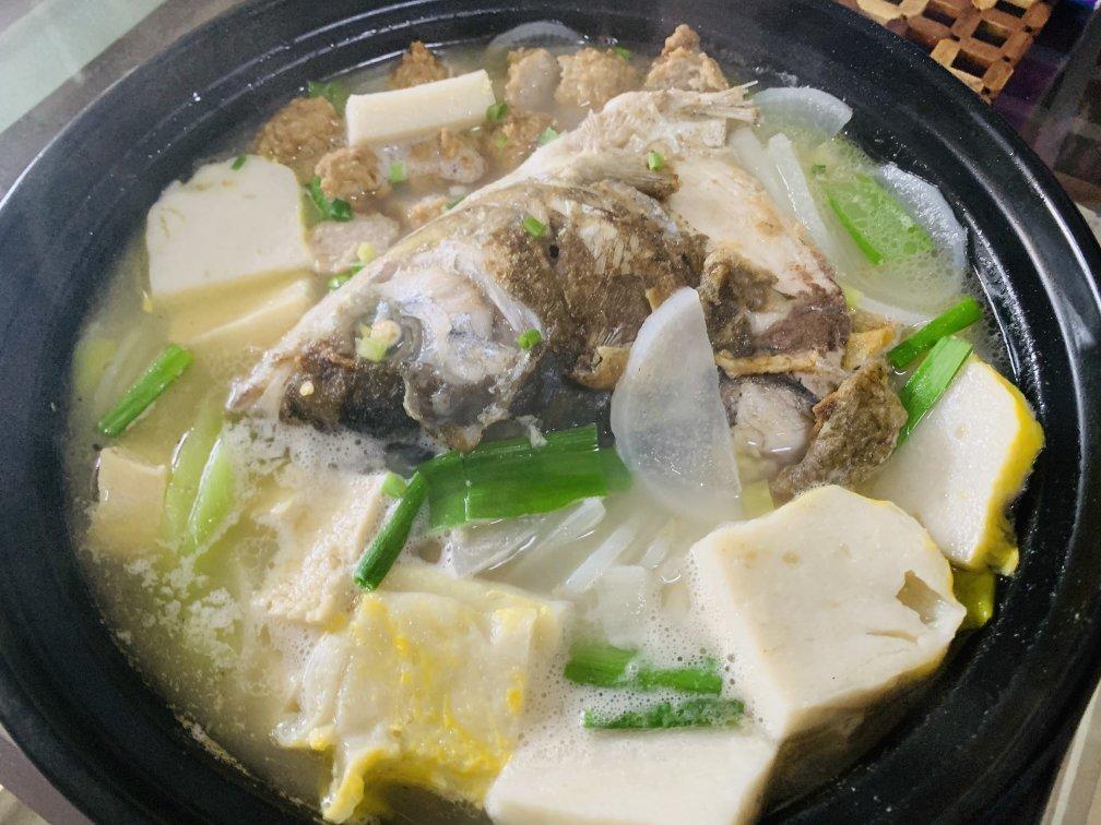 胖头鱼鱼头萝卜汤