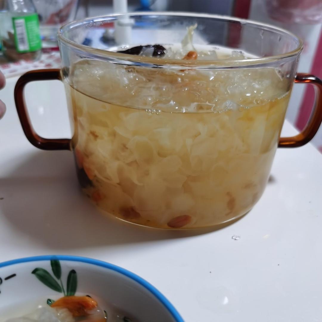 红枣枸杞银耳汤（百分百出胶）