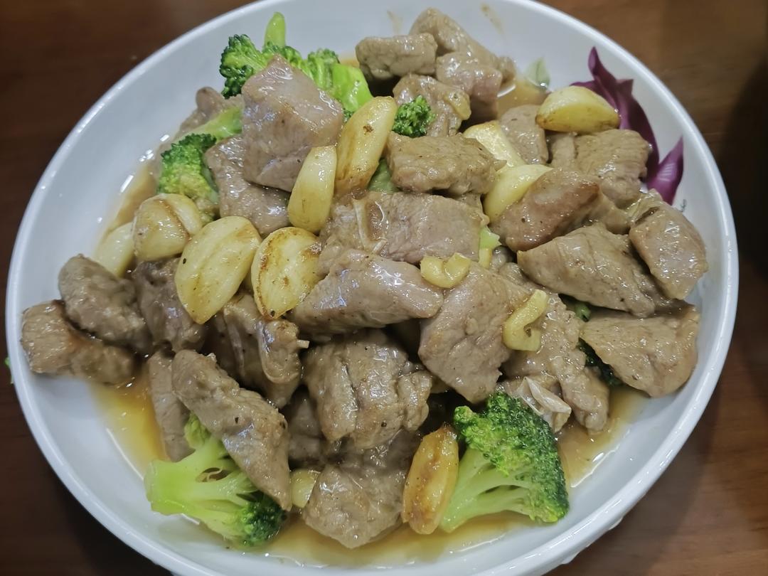好吃到舔盘的蒜香黑椒牛肉粒