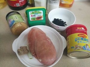 【海带鸡肉酱汤】日韩改良 冬日暖汤的做法 步骤1