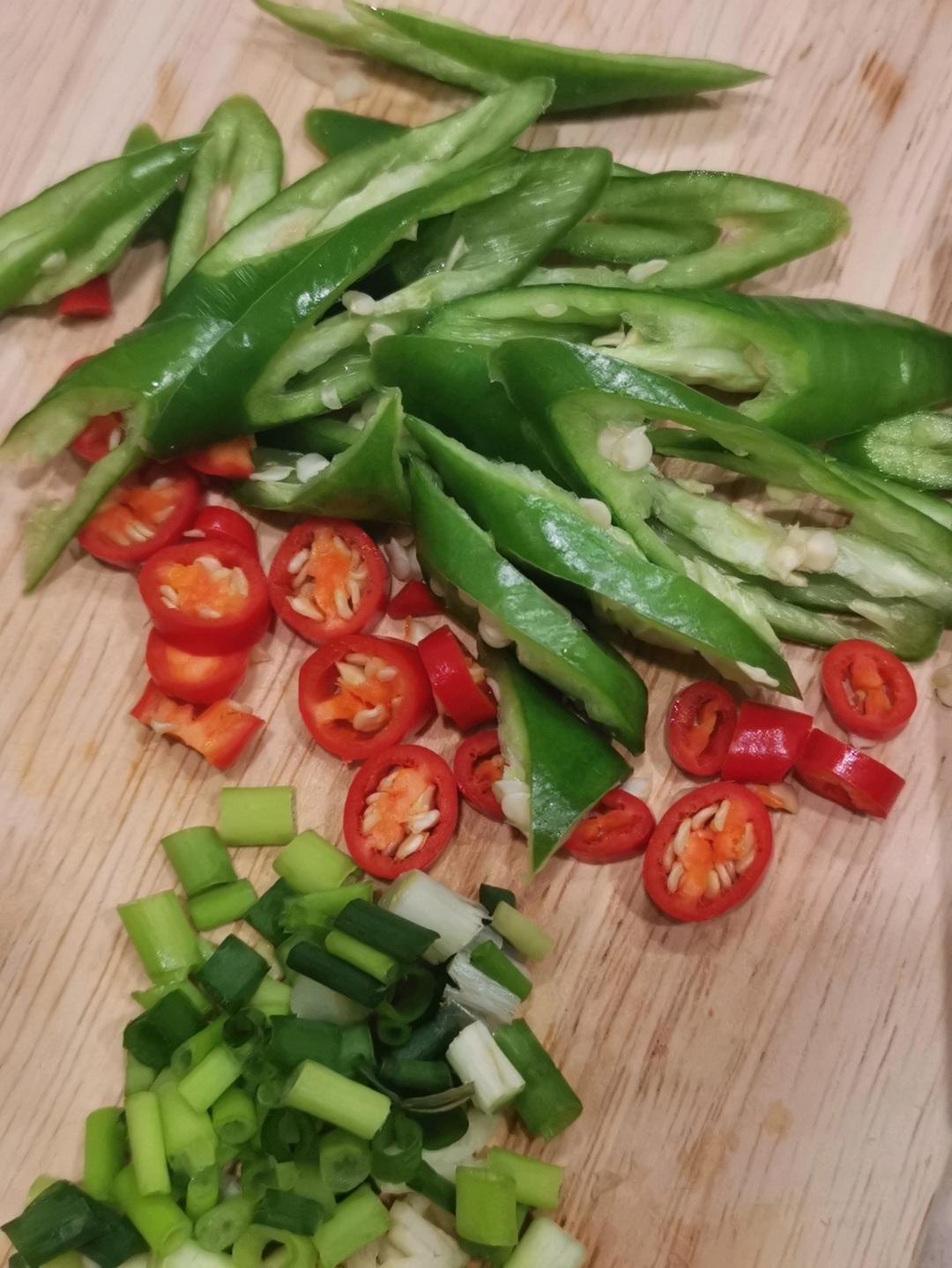 好吃不胖的青椒鸡蛋拌面