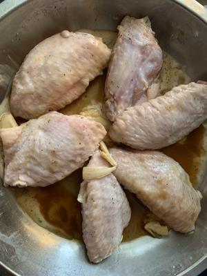 「家庭版烧鸡翼」蜜糖烤汁鸡翼的做法 步骤1