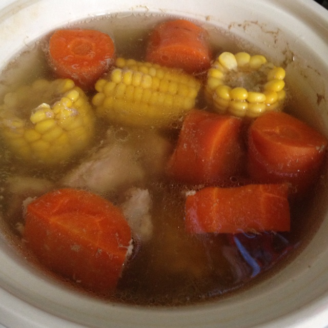玉米红萝卜脊骨汤