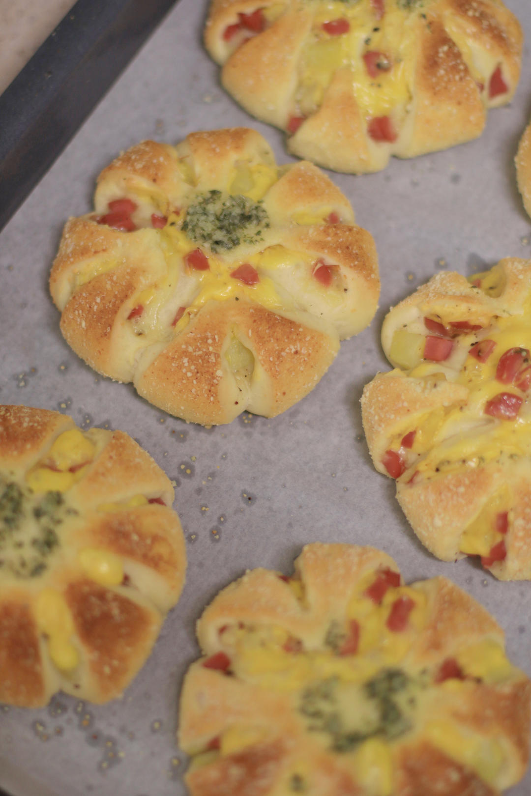 『美味咸香』椒盐土豆香肠花花包