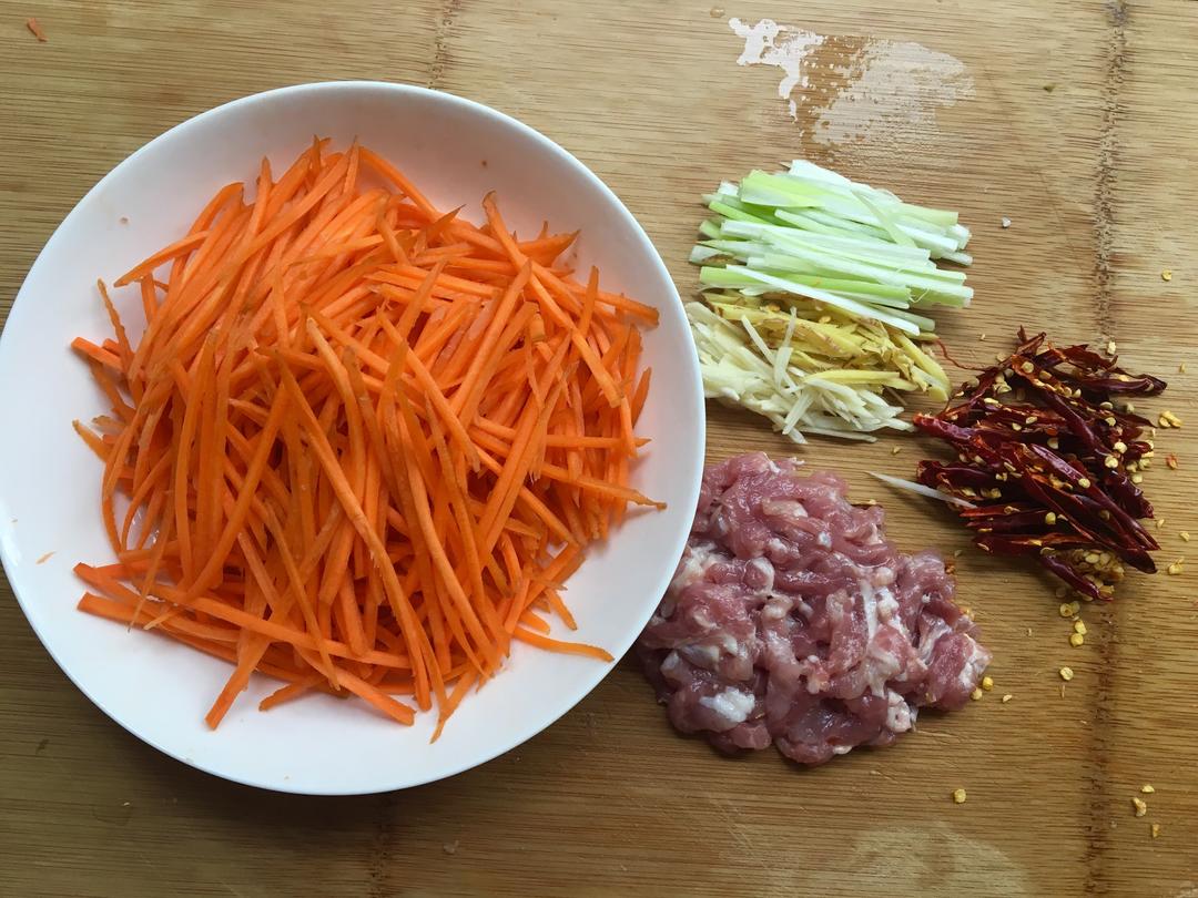 榨菜炒胡萝卜的做法 步骤4