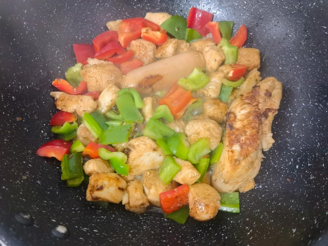 巨好吃的青椒炒鸡胸肉丝，超下饭