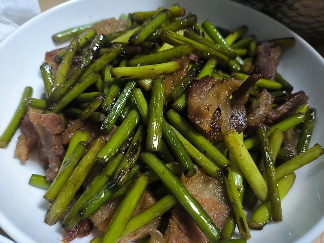 有年味儿的蒜苔炒腊肉