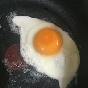 完美的煎蛋～～月亮蛋的做法 步骤2
