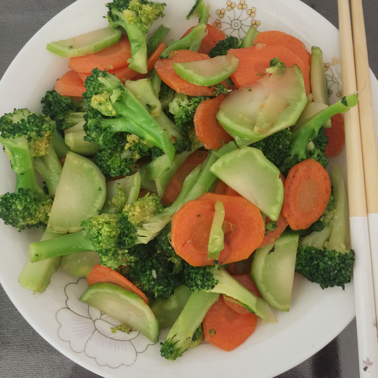 西兰花炒胡萝卜