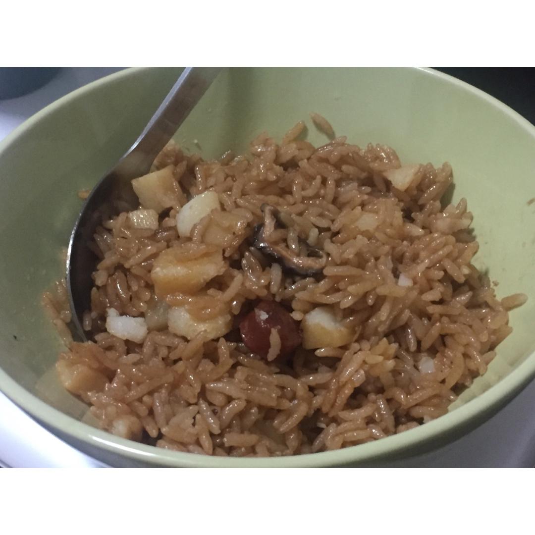 香菇土豆腊肠焖饭