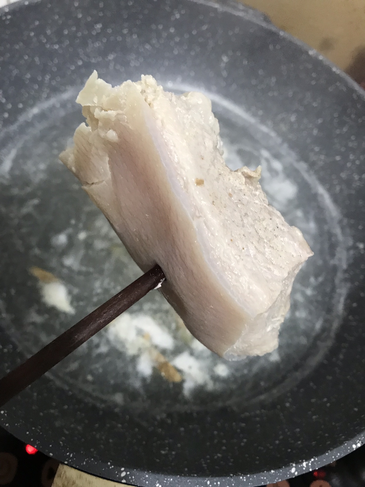 五花肉系列：回锅肉炒扁豆的做法 步骤2