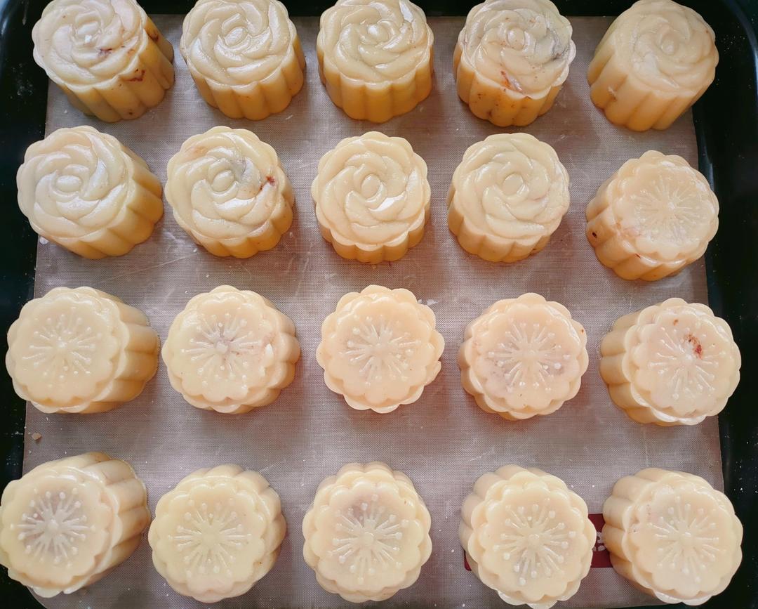 广式月饼—蛋黄莲蓉月饼