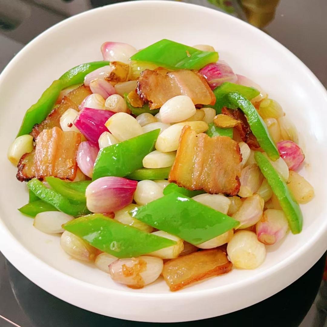 红葱头炒腊肉的做法