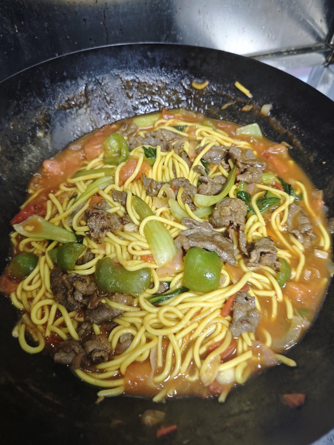 孜然牛肉炒拉条 家常面条百吃不厌的美味做法