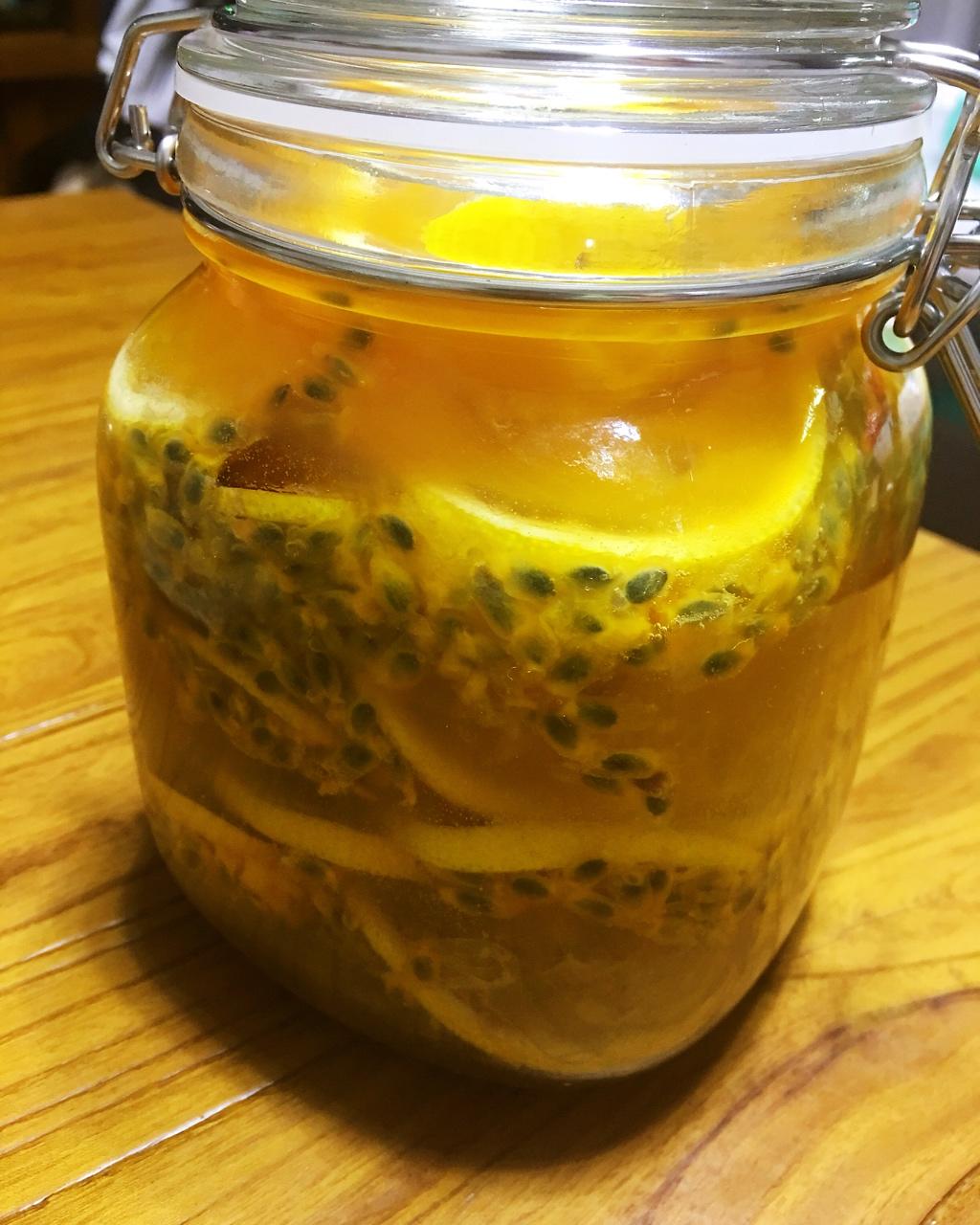 嘚瑟妞做的百香果柠檬蜜