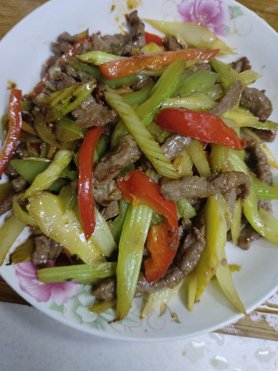 辣椒丝炒牛肉