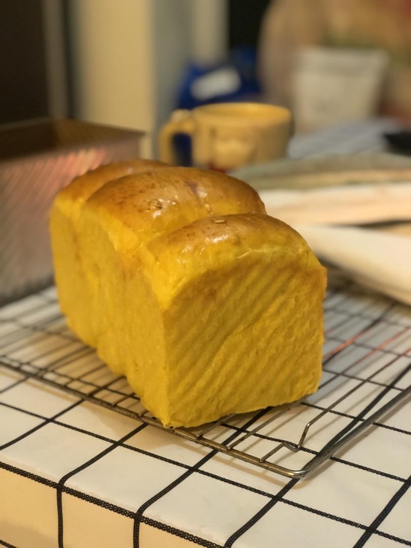 金灿灿的南瓜吐司，松软得没话说！