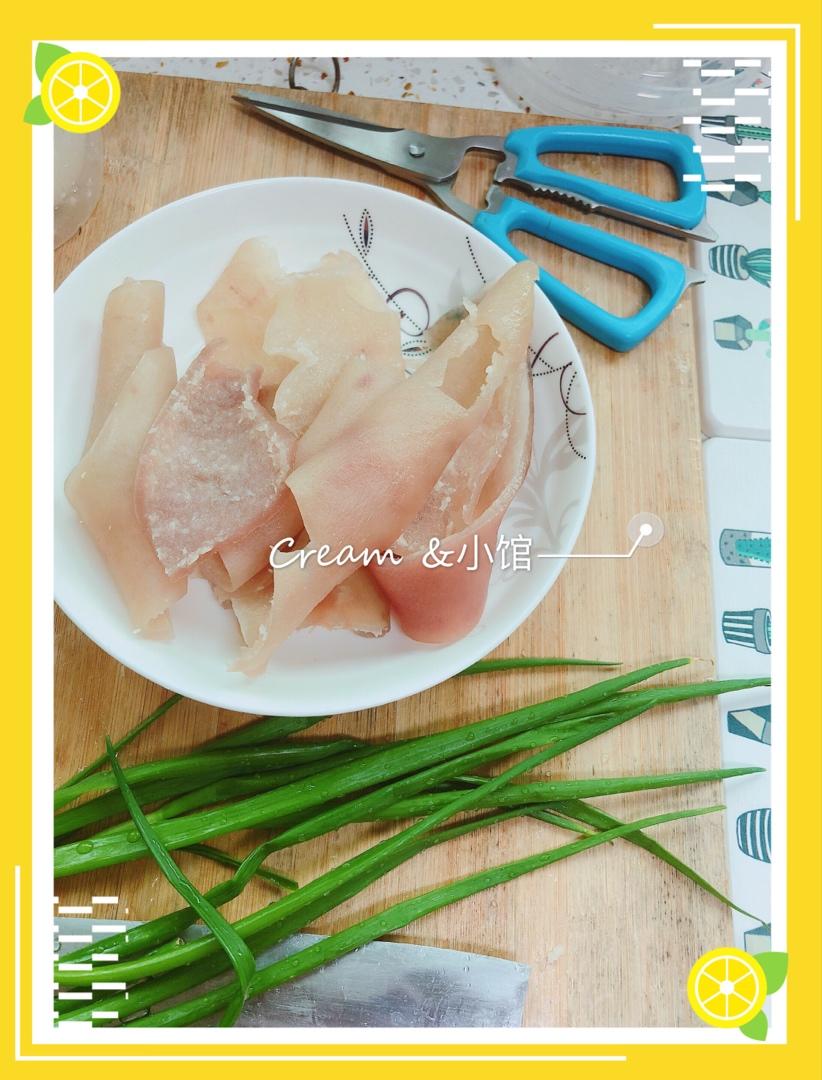 熬制肉皮冻---为小笼包做准备