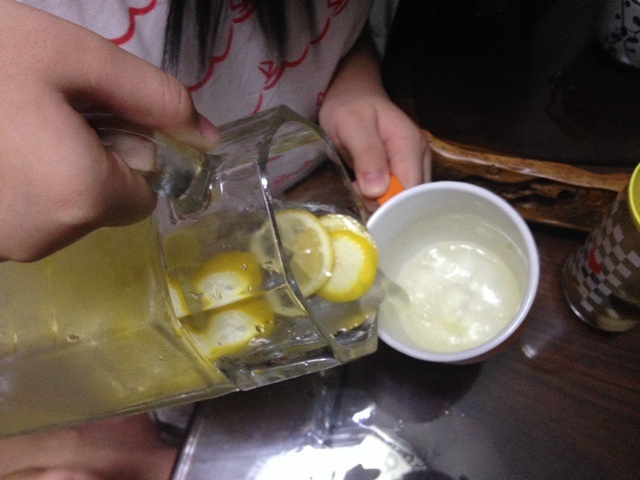 柠檬蜜饮品的做法