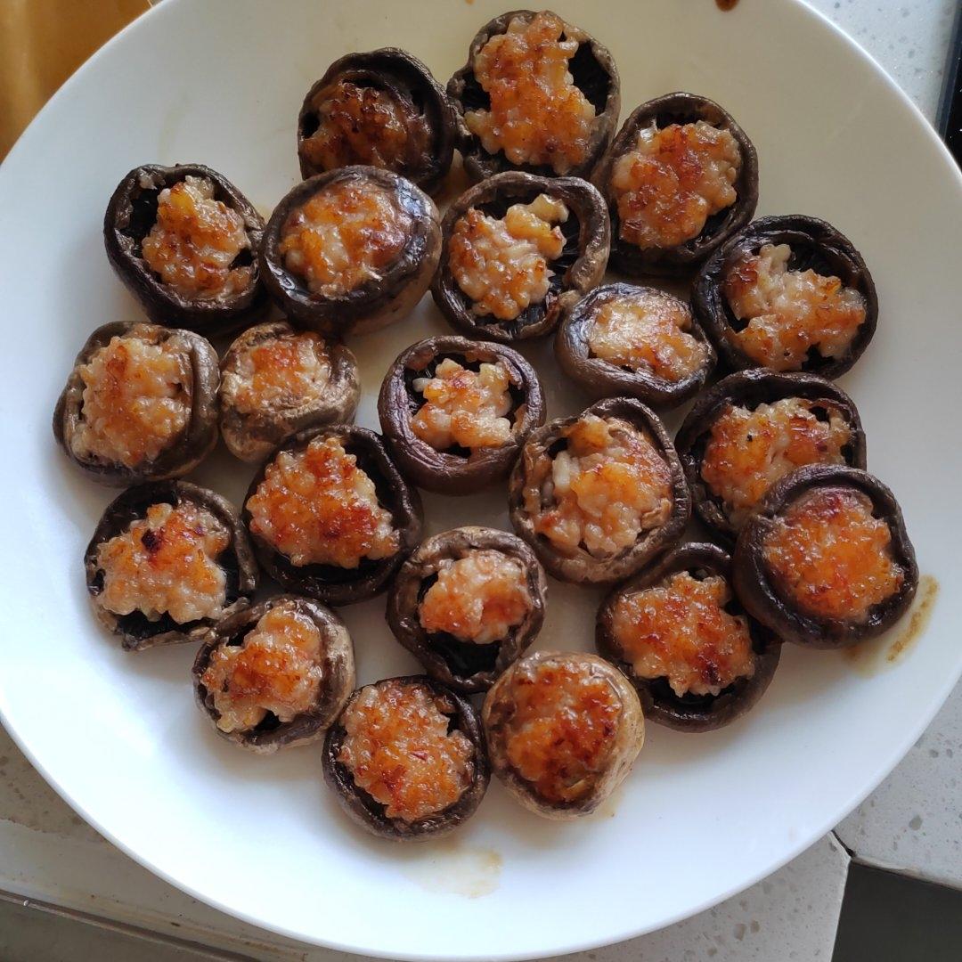 一口爆汁的虾滑酿口蘑