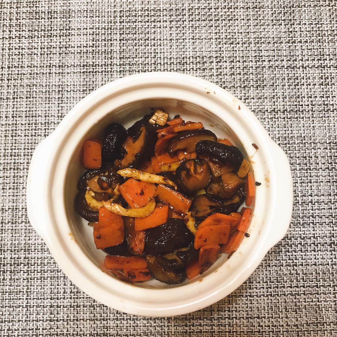 胡萝卜香菇炒木耳