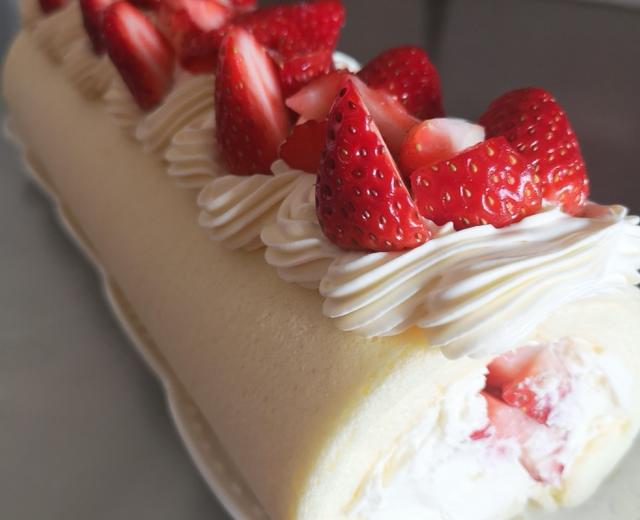 草莓🍓奶油蛋糕卷的做法