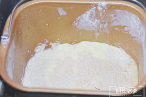 【UKOEO猛犸象热风炉】全麦爆浆芝士面包的做法 步骤1
