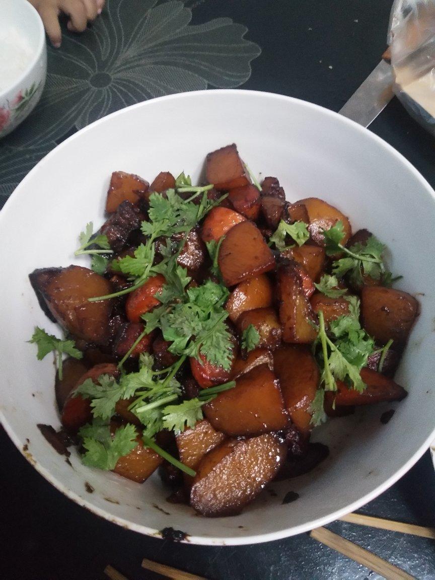 堂妈小厨——小土豆红烧肉