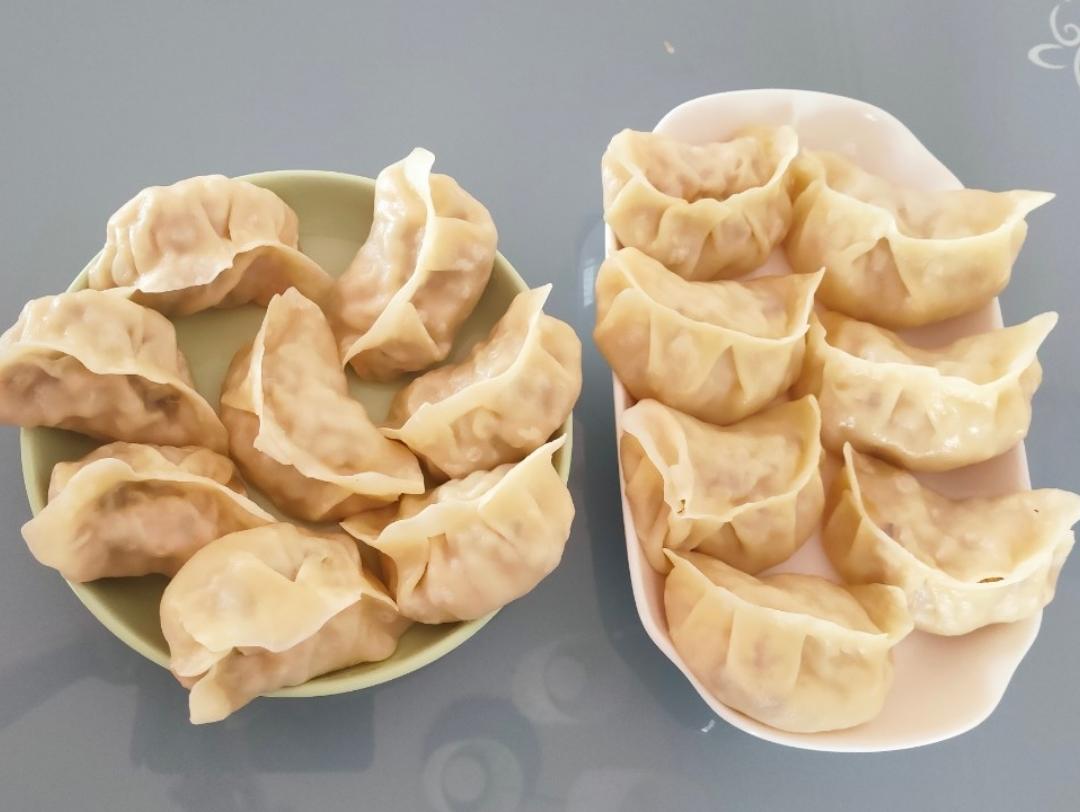 老妈烫面素包子。