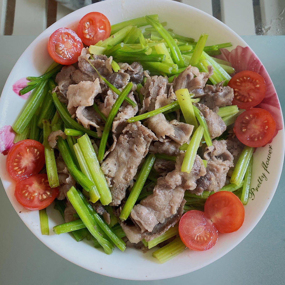 牛肉炒芹菜(不老不柴嫩滑多汁)