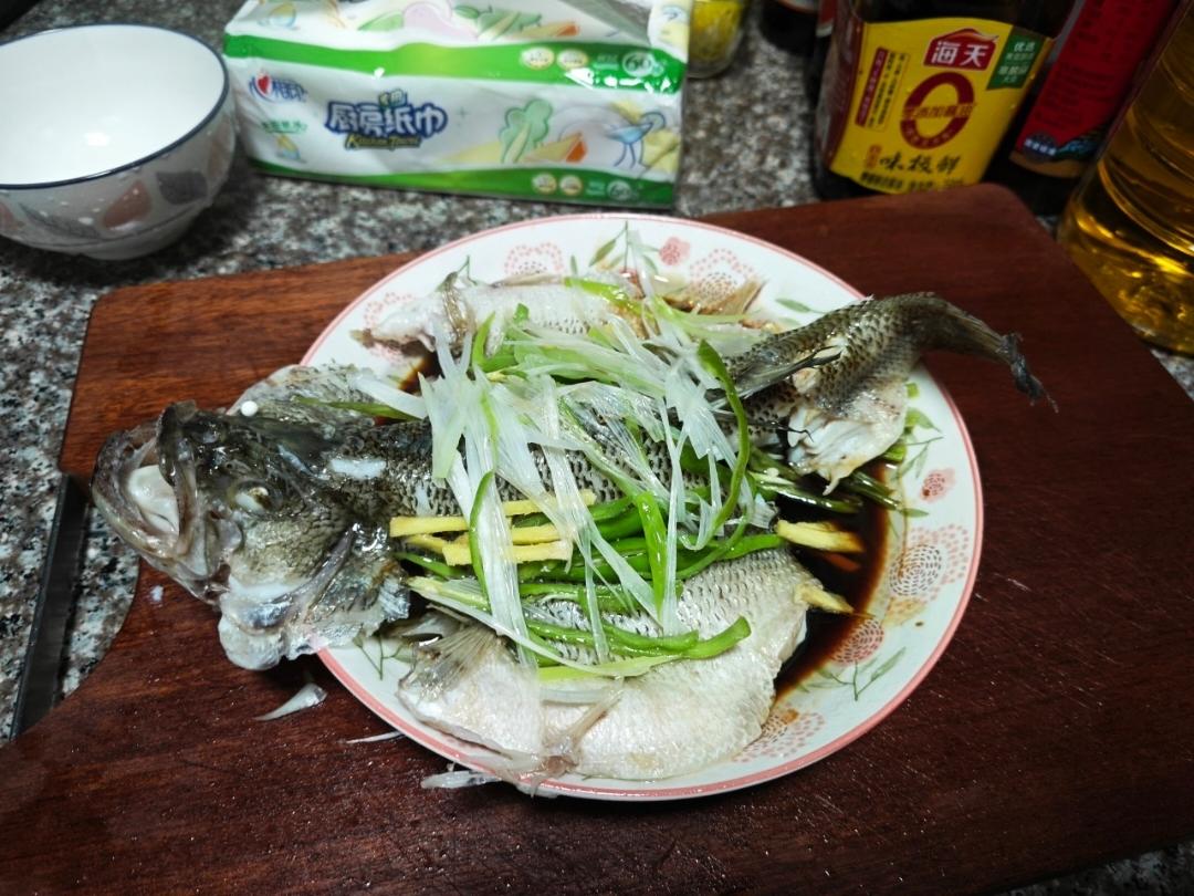 10分钟做 清蒸鲈鱼 （附切鱼图解）