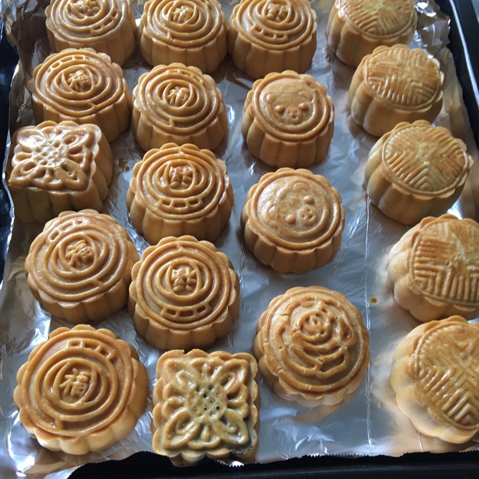 广式月饼—蛋黄莲蓉月饼