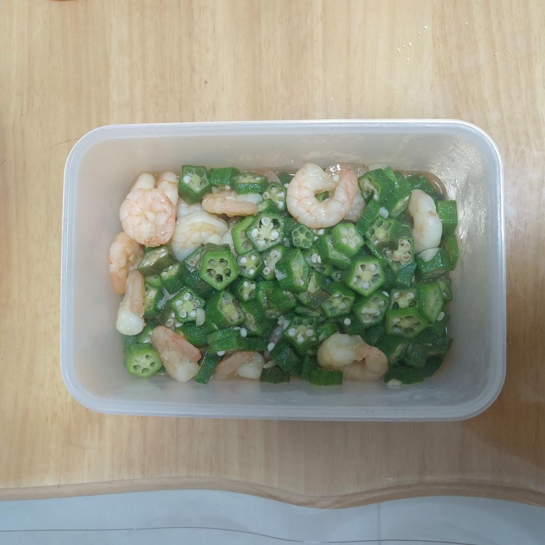 【秋葵炒虾仁】虾仁炒得嫩滑，原来还有这一招！