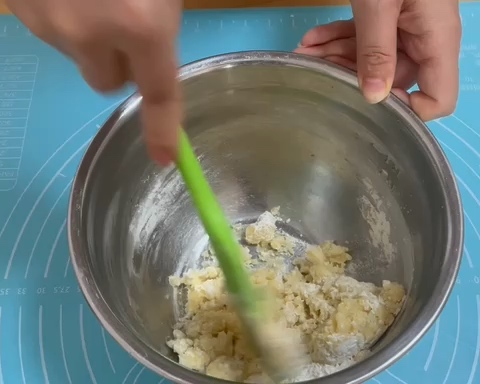 黄油版蛋黄酥，生包蛋黄的做法 步骤2