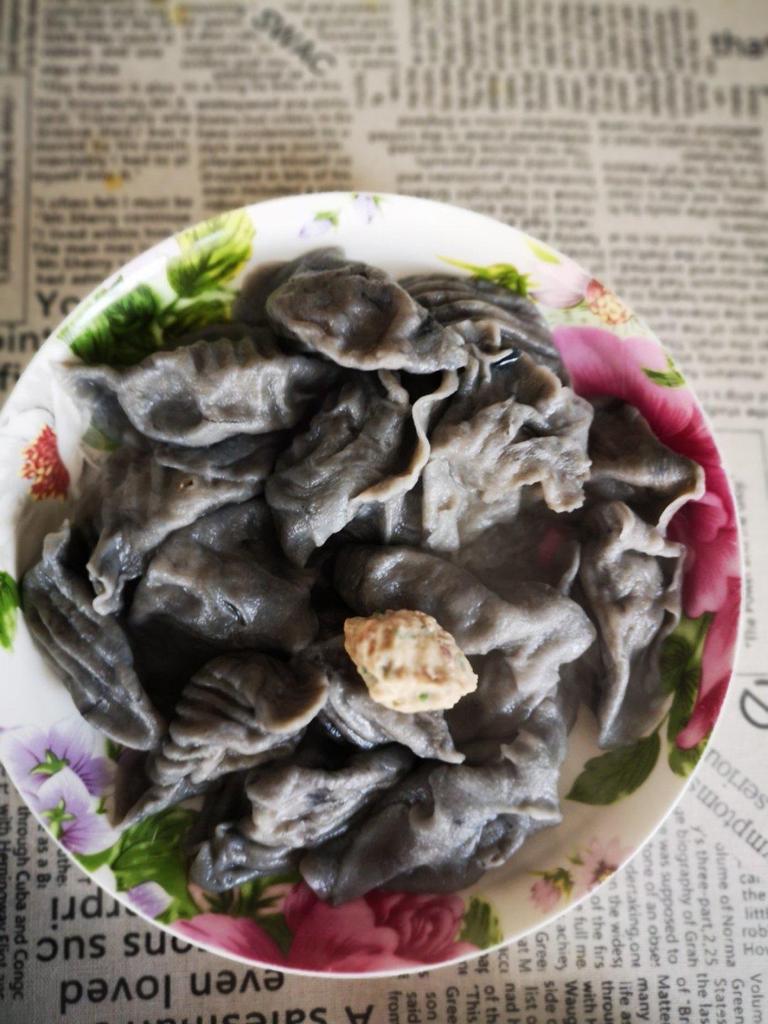 青岛特色：墨鱼饺子