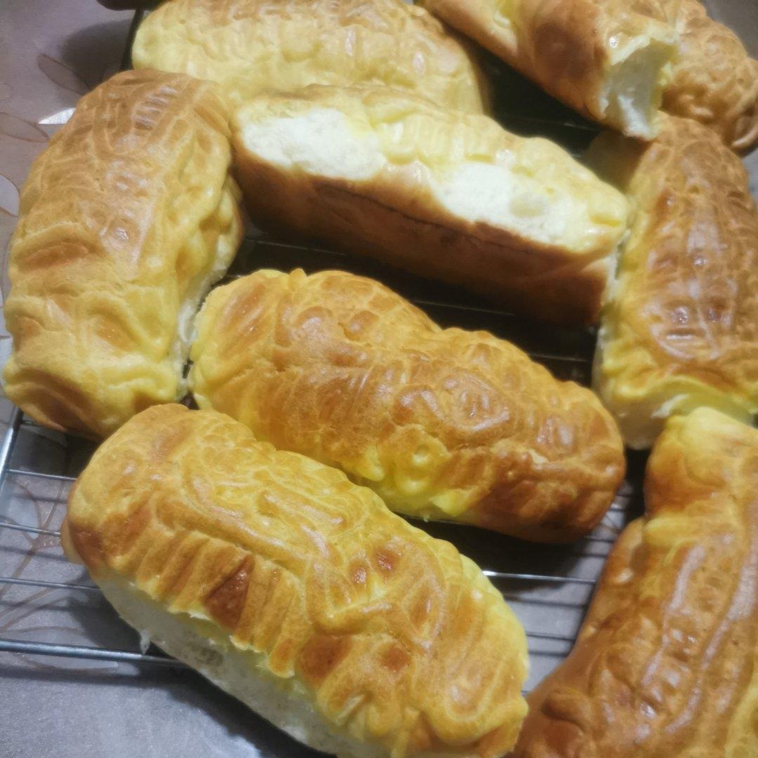 面包房里最受欢迎的毛毛虫面包