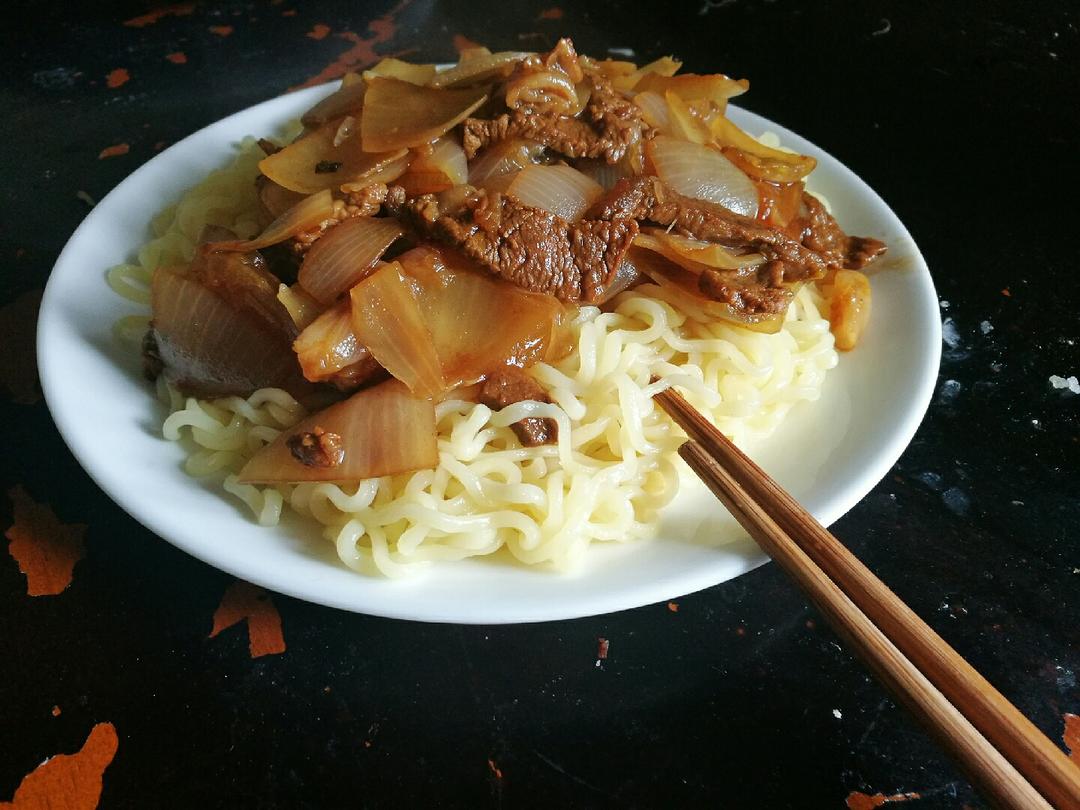 洋葱牛肉意大利面