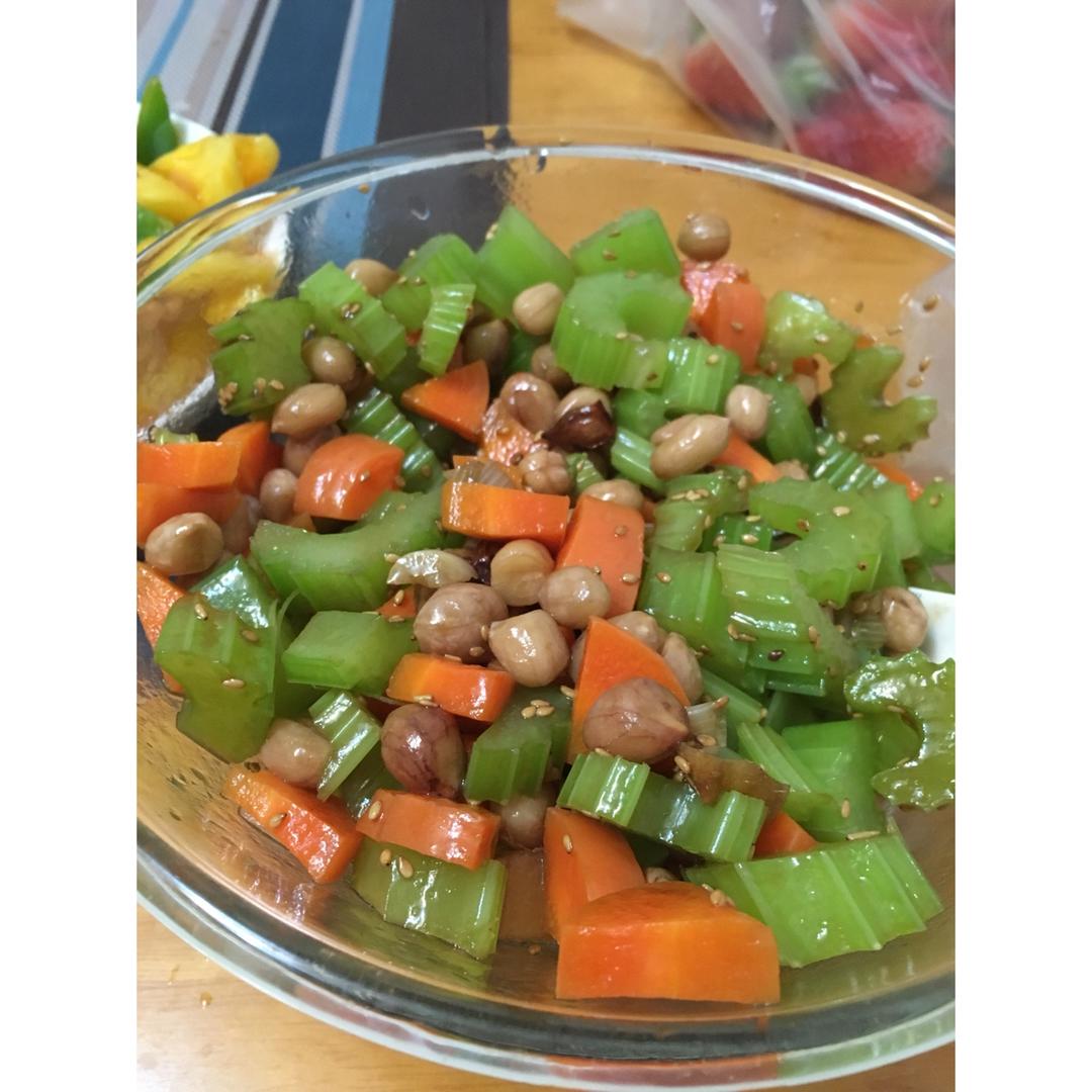 凉拌芹菜花生米胡萝卜