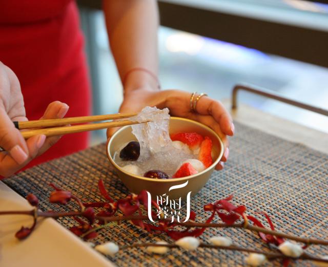 美容养颜——草莓燕窝汤圆甜品的做法